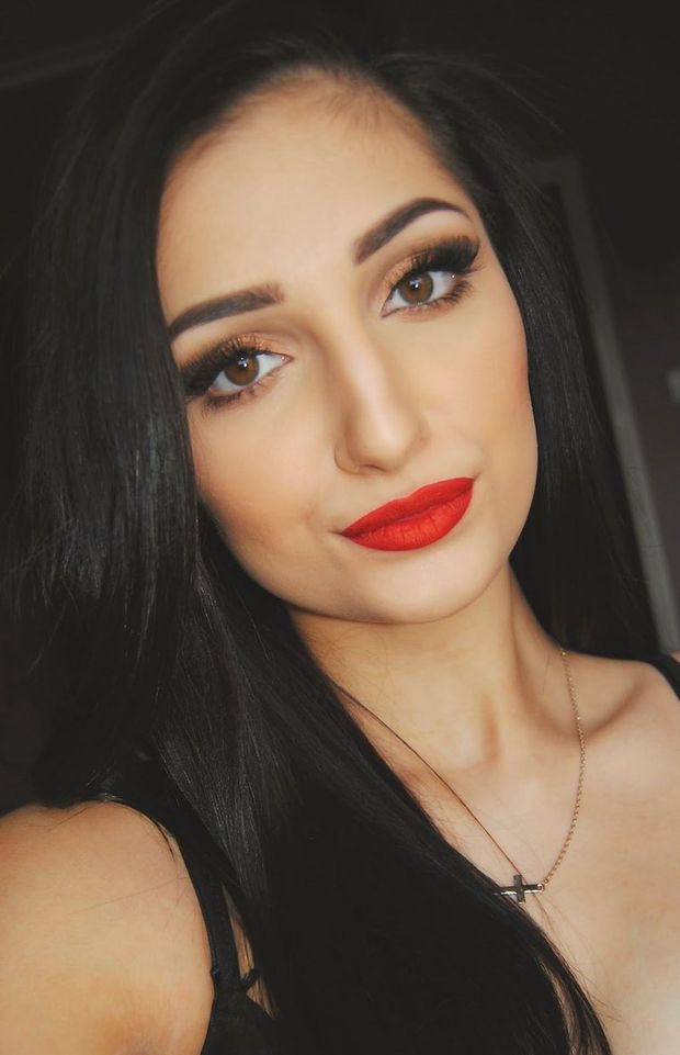 Dolled up dark hair smoking hot chick with perfect lips