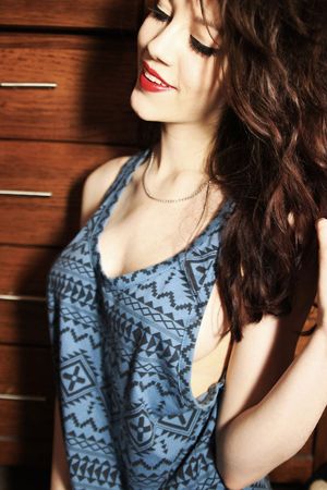 hot-girls-lipstick-13dec-23