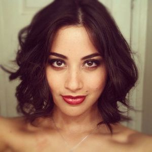 hot-girls-lipstick-13dec-11