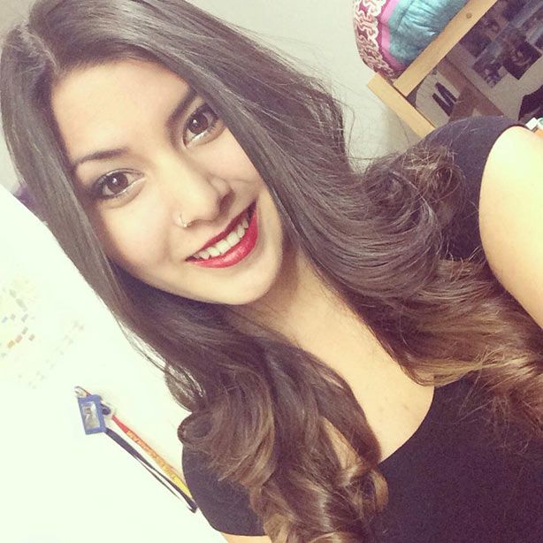 hot-girls-with-lipstick-14feb-12