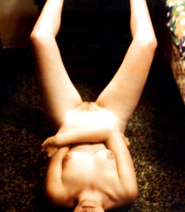 Pussy-age21-floorfuck.jpg