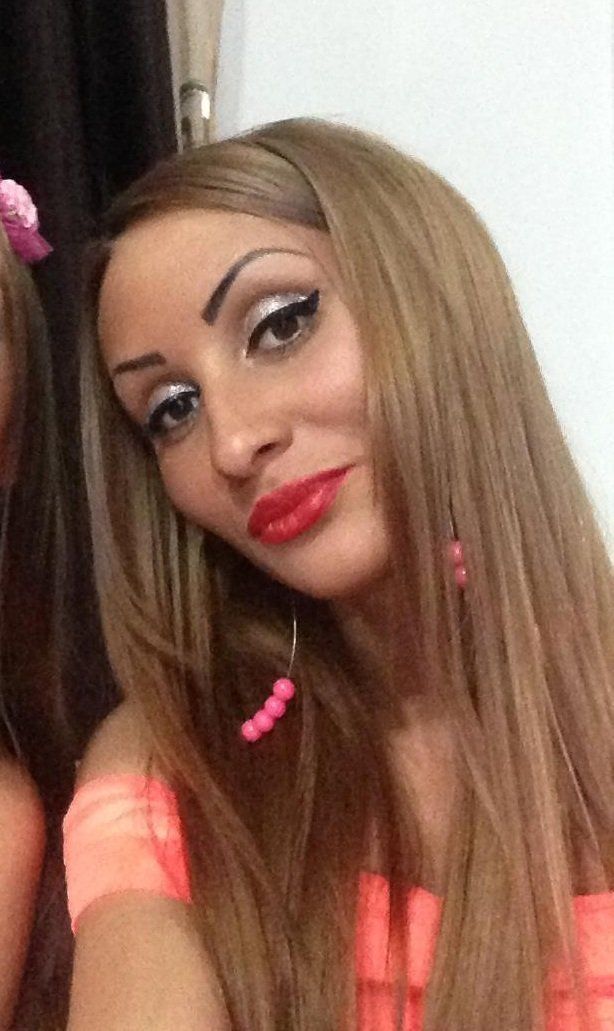 Bimbo-doll face