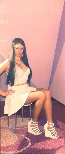 Curvy rookie in white outfit and wedges