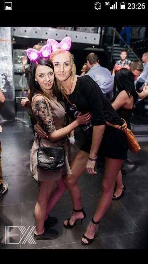 Sexy party chicks