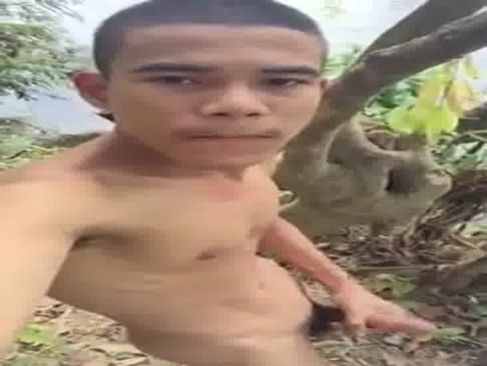Pirralho Socando Punheta Na Beira Do Rio