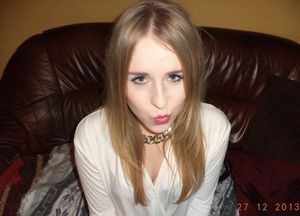 Little bit drunk and much more horny blonde chick at the houseparty