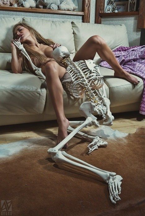 Skeleton Eating Pussy