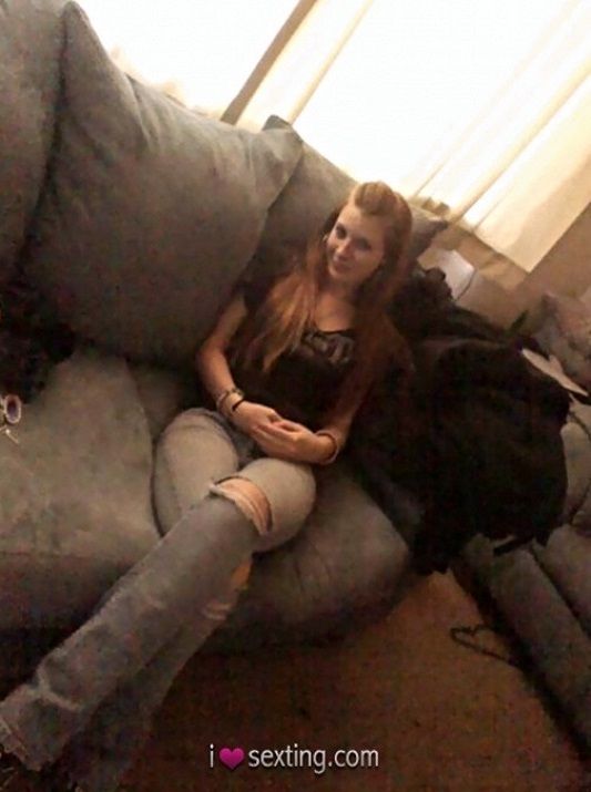 Attractive sexting babe, her legs are very sexy even in jeans