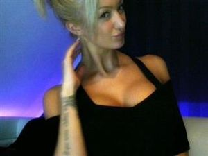 Kleine versaute Blondine wartet auf DICHAlter: 24, Haarfarbe: Blond, Figur: SchlankHobbys: Sex telefonieren ShoppenWas mache ich vor der Cam?Chatten / Flirten,Dirty-Talk,Dessous,Lack / Leder,Striptease,Toys,Ich befehle...,Ich gehorche...,Selbstbef... Cont
