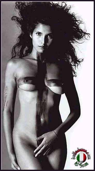 Indian actress Padma Lakshmi nude cover her pussy
