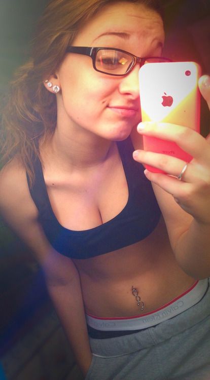 ayyoitskodie:
I’m so lazy..
And cute.  Continue reading →
