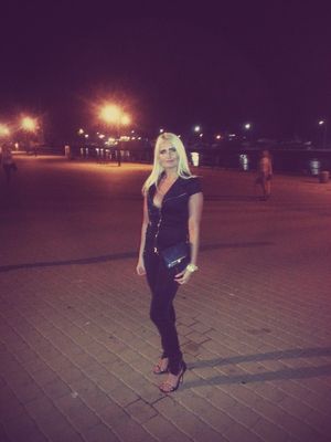 Blonde milf looking for fun on the streers