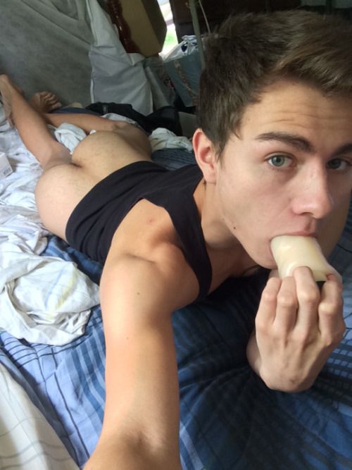 #dildo #ass #bedroom #solo #suck #twink