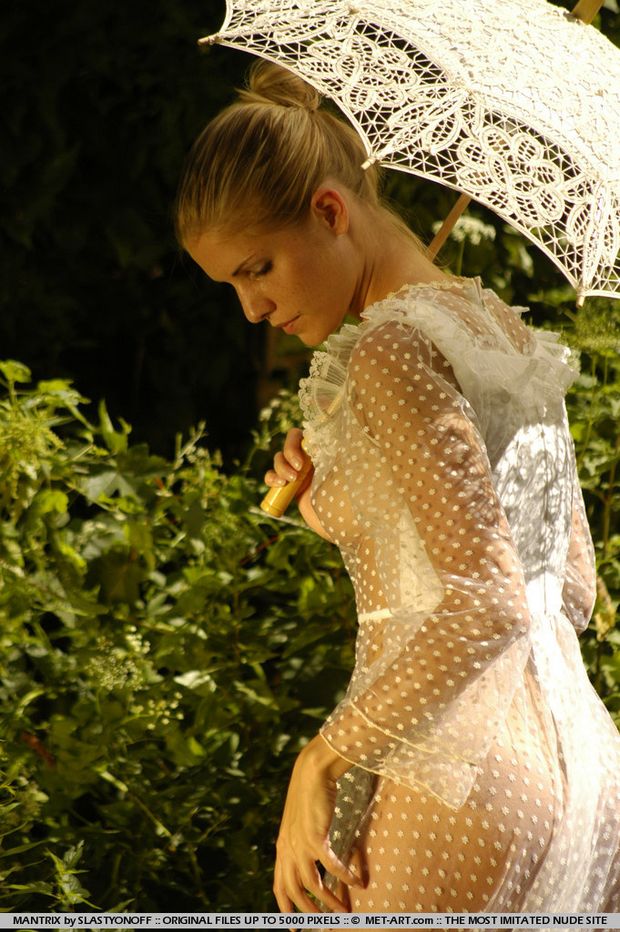 Iveta - naked bride