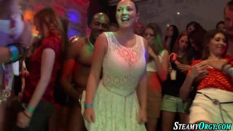 Amateur party teens suck