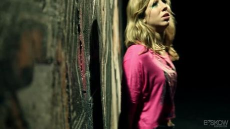 Chastity Lynn Watches A Guy Having A Threesome in PAINT