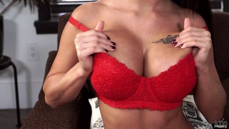 Sexy babe get a big cum