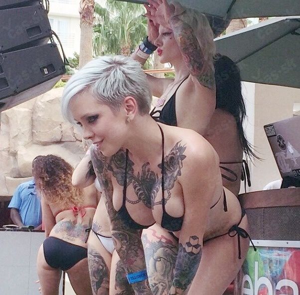 Sara X in bikini