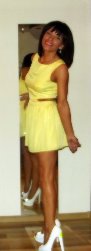 Leggy milf posing at home