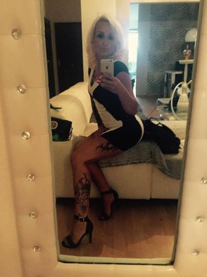Mirror shot of tatooed mature blonde bimbo