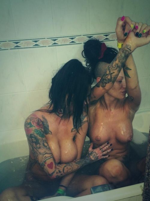 Tattooed lesbians in the bath