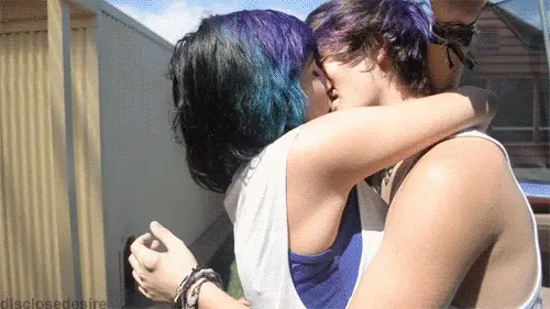 kiss