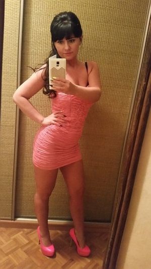 Dark hair bimbo's selfie in her pink outfit