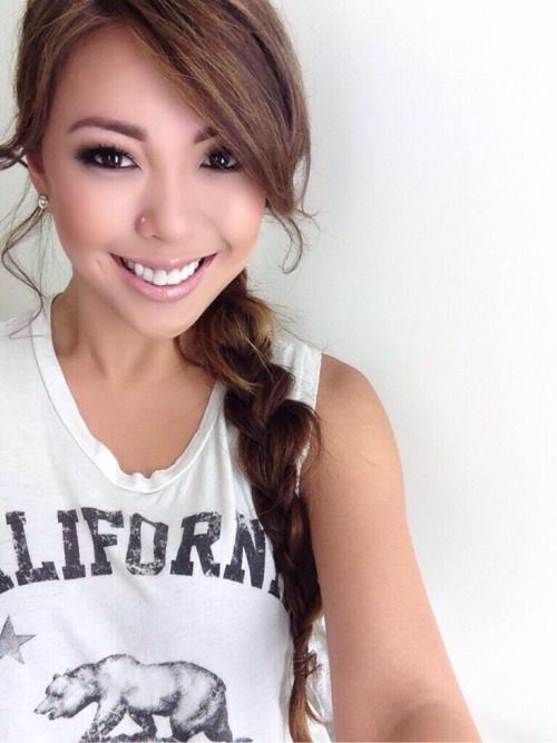 I love it how beautiful these asians are :)