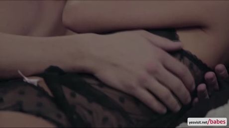 A better surprise can make this hunk man surely enjoy his big day is for pretty naughty slut Caprise prepare his favorite cake.