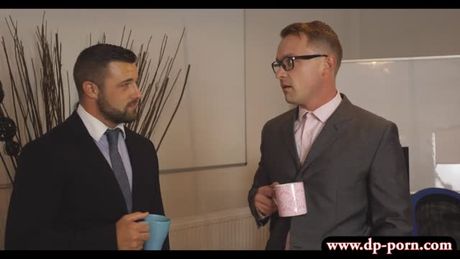 Booby Harmony Reigns orgy in an elevator