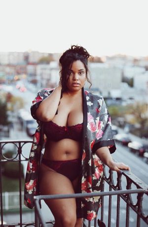 Hot chubby black babe