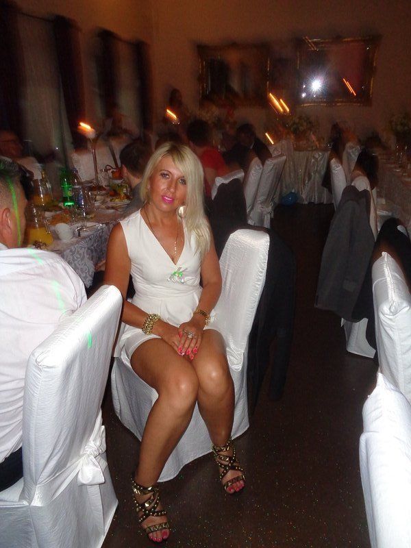 Nasty blonde mature at the wedding party