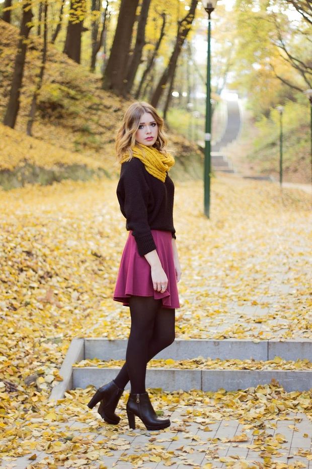 Pretty blonde in casual outfit posing outdoors