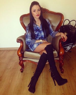 Dark hair bimbo posing in her fav street walker boots