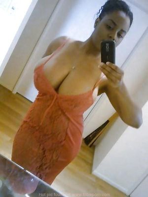 Ebony babe with huge tits in selfie