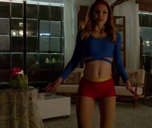 Melissa Benoist - Supergirl - exposed belly