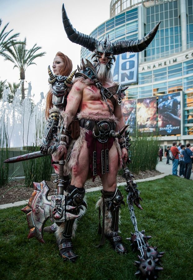 Фестиваль BlizzCon 2013 M & F Diablo Barbarian cosplay