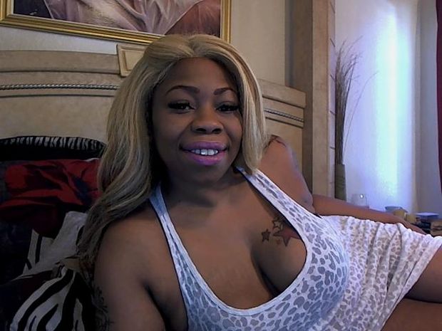 Curvy African American Camgirl Sasha Fire