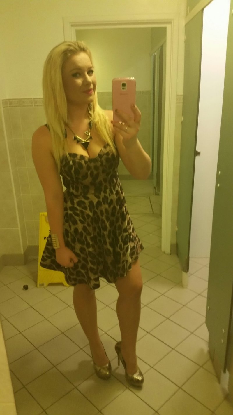 Another bimbo's restroom selfie... we all know after/before what