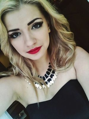 Dolled up pretty blonde face