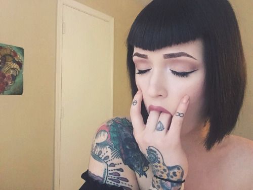 bijoudoux:
And what my other hand might’ve been up to.
Oral fixation Continue reading →