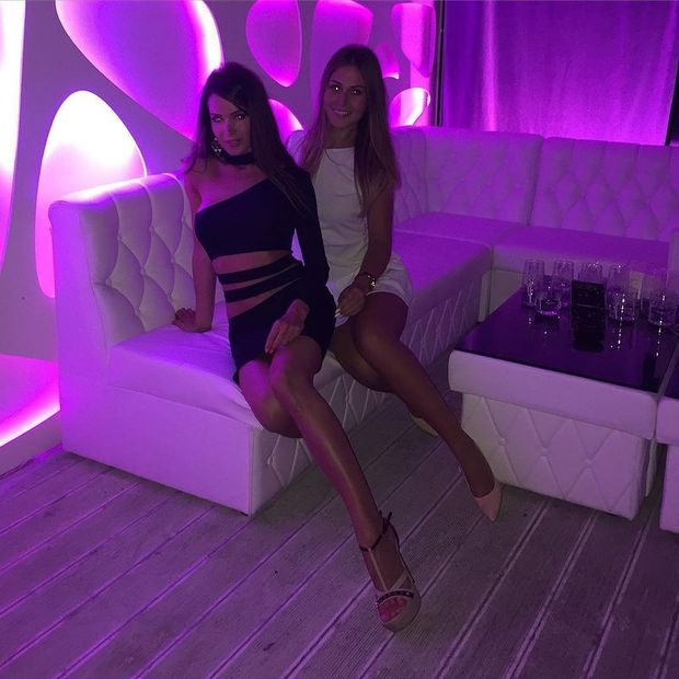 Hot'n horny chicks in da club
