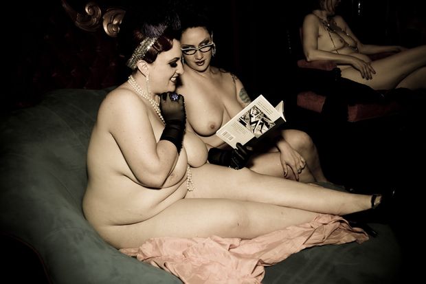 naked women reading