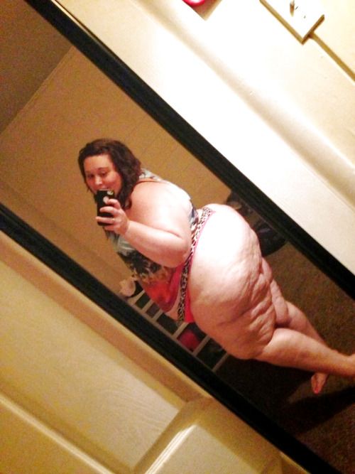 ssbbwpeter485:

ssbbw, bbw, fat, feedee, feederism, big belly