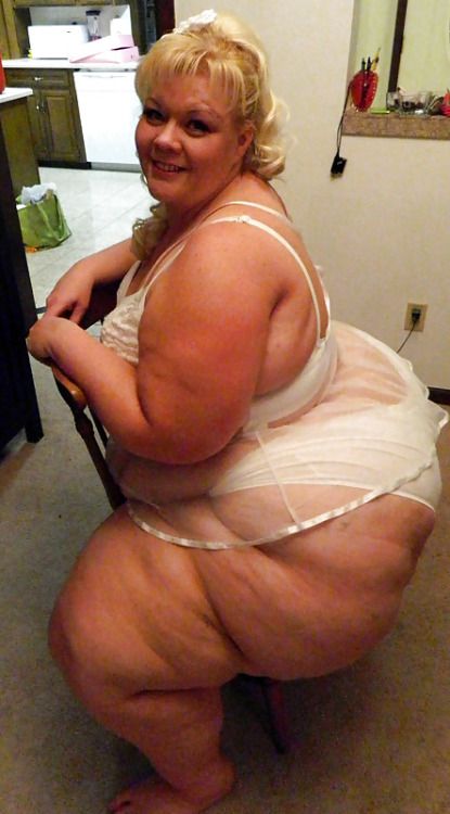 big-jean-ssbbw:
Wanna fuck a horny BBW? - CLICK HERE!