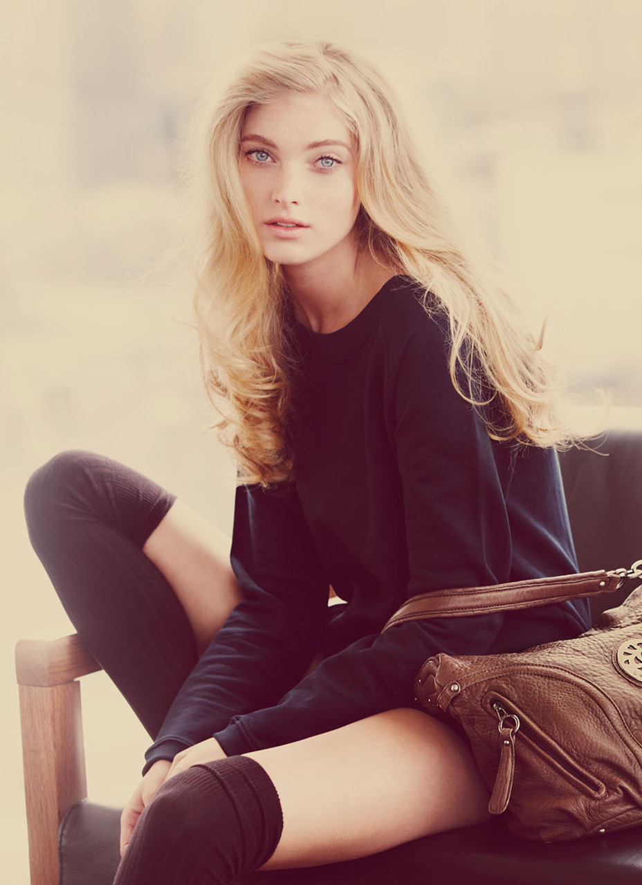 Wednesday theme: Overknee socksA distinctly feminine attire that combines innocence with being an absolute eye catcher.Elsa Hosk