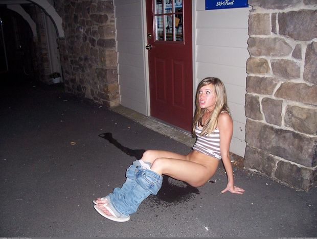 Teen peeing outside