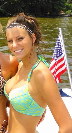 Gorgeous babe with perfect perky tits!