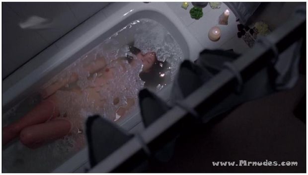nikki sanderson under water in tub