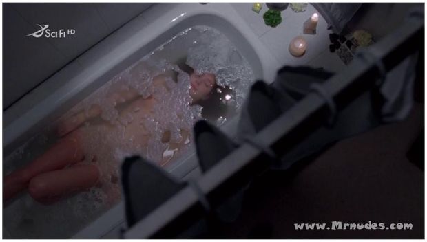 nikki sanderson underwater in bathtub